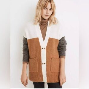 Madewell Allston Double-Button Cardigan
Sweater in Colorblock